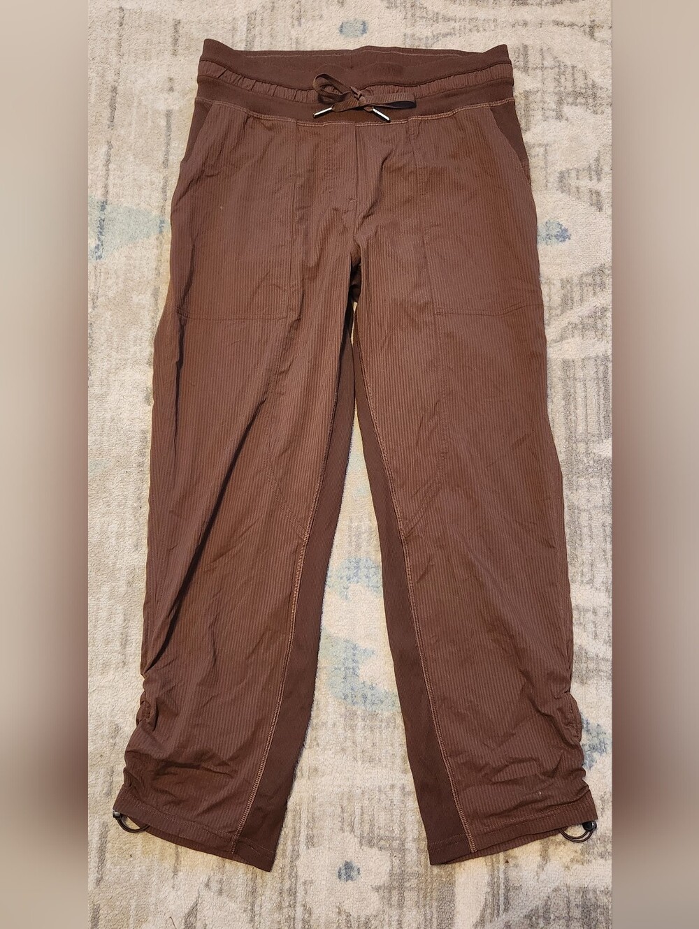 Lululemon Dance Studio Midrise Cropped Pants. Brown. Size 6.
